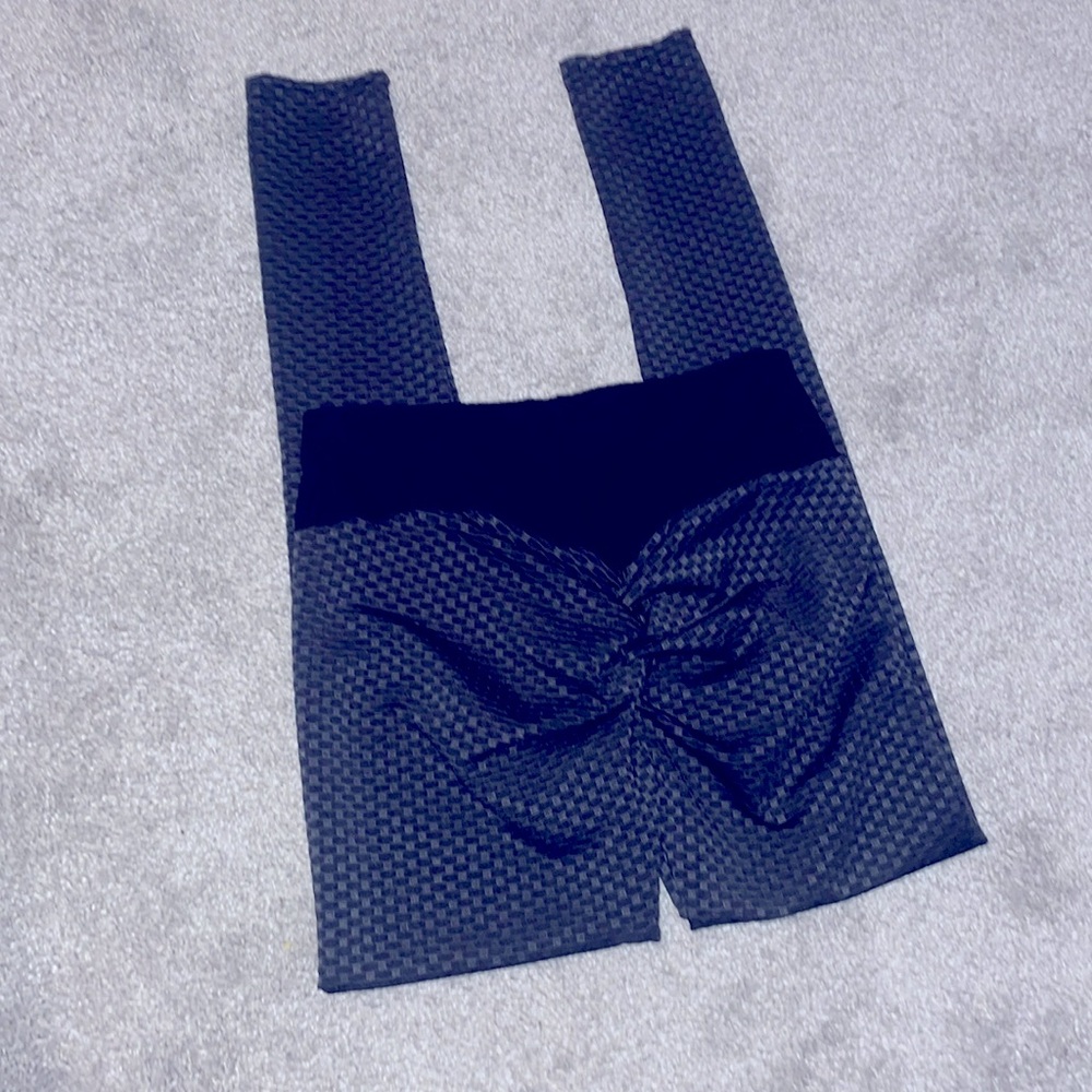 - Fabletics workout bum leggings checkered in black size small